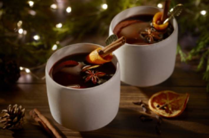 https://www.ohlq.com/globalassets/article-images/behind-the-bar/8-refreshing-mocktails/mulledwine.jpg