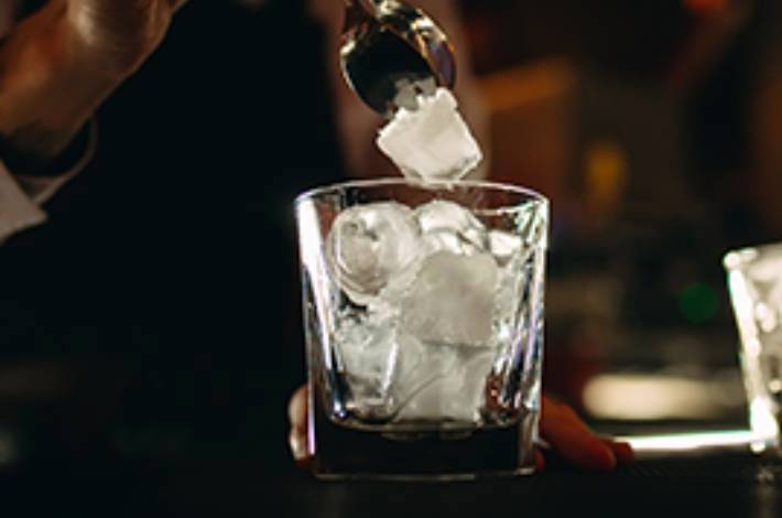 This big ice cube in my cocktail : r/oddlysatisfying