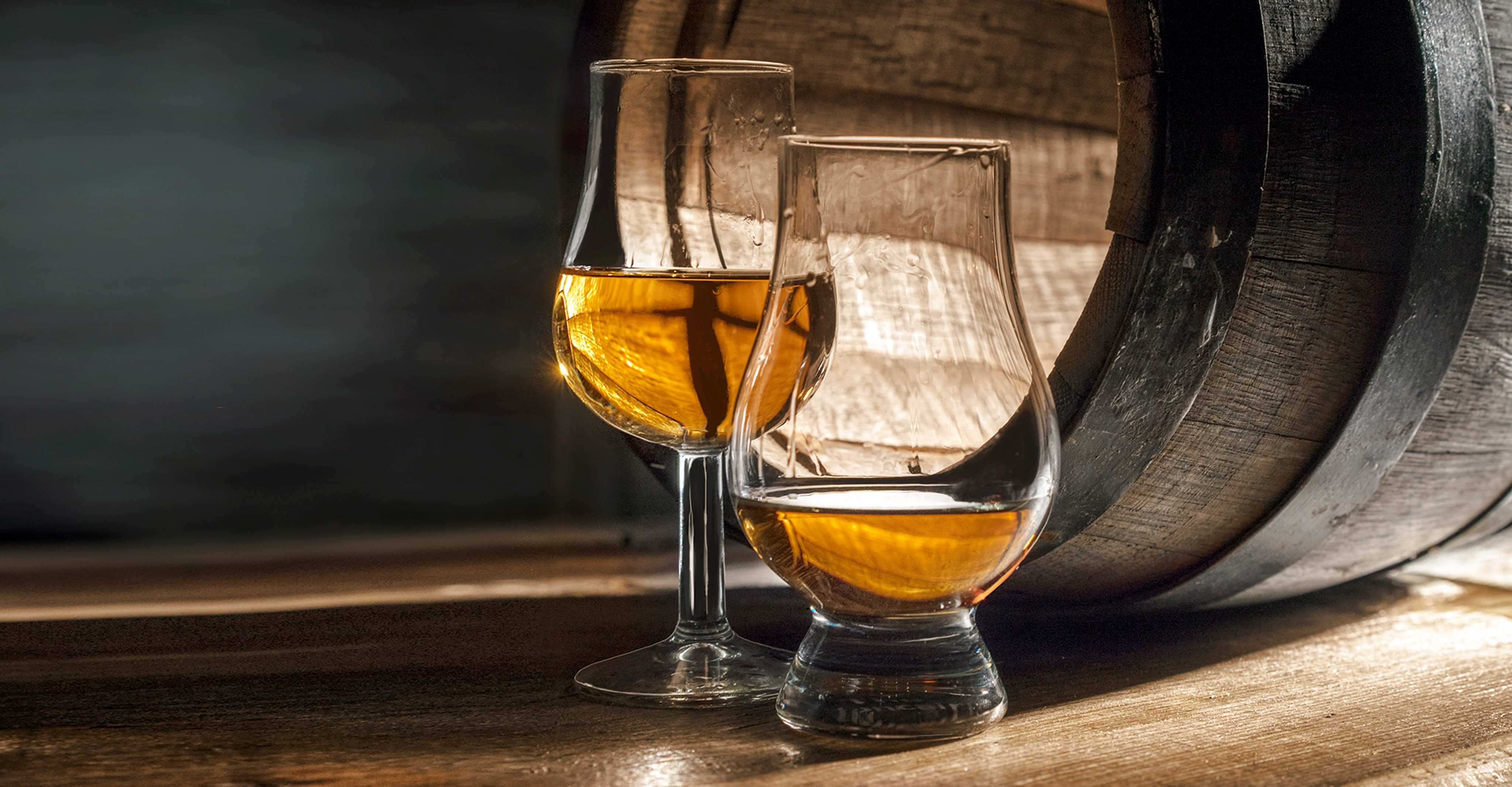 Irish Whiskey vs Bourbon: 4 Key Differences (2024)